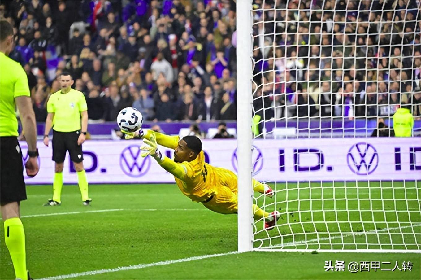 爱游戏官网-Ming在法国队比赛中高光表现，惊险取胜引发热议！-爱游戏官网