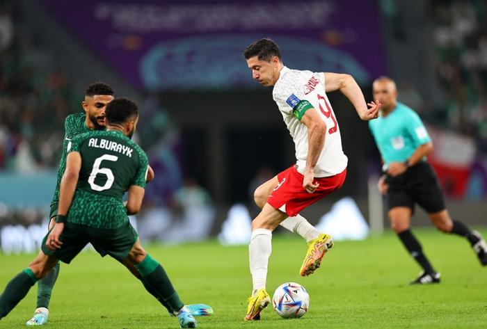 爱游戏官网-莱万多夫斯基官方宣布出色发挥新规，快船引发争议！-爱游戏官网